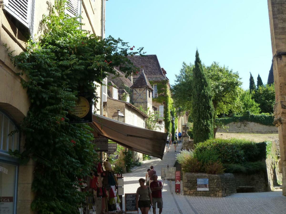 Appartement Centre Medieval Le Boudoir De Marie Sarlat-la-Caneda Bagian luar foto